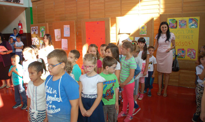 Iskolakezdés a Jovan Jovanović Zmaj Általános Iskolában 2016. augusztus 31. képek